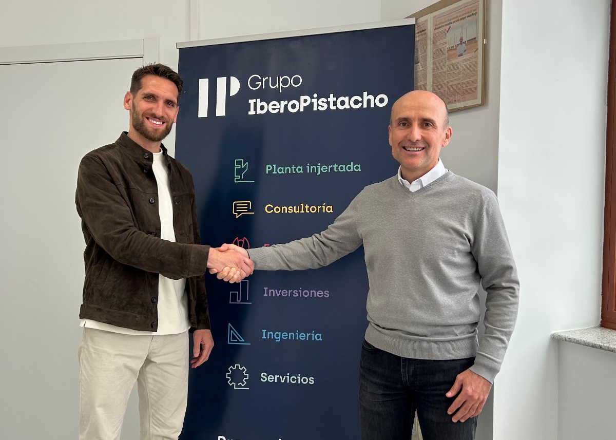Fausto Tienza y Juan Gallego sellan el acuerdo entre Grupo IberoPistacho y Faenza Capital